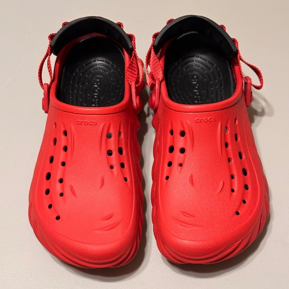 NEW CROCS UNISEX ADULT VARSITY RED ECHO CLOG WORK/CASUAL SLIP RESISTANT W10 / M8 - Picture 2 of 5